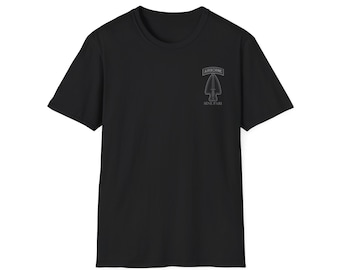 USASOC BLACKOUT (Comando de Operaciones Especiales del Ejército de EE. UU.) Camiseta unisex Softstyle
