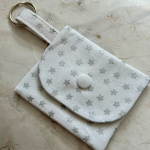 Porte-monnaie en coton fait main, pochette pour airpod, argent de vacances, poche, porte-clés, idée cadeau, portefeuille de voyage pour enfants, pochette pour médicaments, porte-tampon. White & Silver star