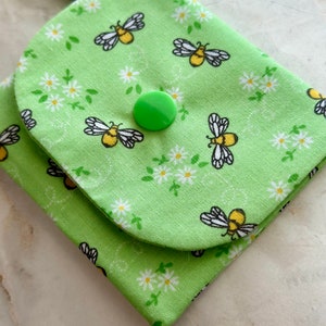 Porte-monnaie en coton fait main, pochette pour airpod, argent de vacances, poche, porte-clés, idée cadeau, portefeuille de voyage pour enfants, pochette pour médicaments, porte-tampon. Green Bee