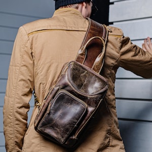 Leder Sling Bag Reise Crossbody Tasche Leder utilitaristisch Rucksack Fanny Pack Reisedokumentenhalter Brust Daypack, Sling für Mann Frauen