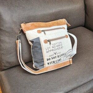 Umhängetasche | Vintage inspirierte Canvas Geldbörse für Frauen | Handgefertigtes Upcycled Accessoire | Geschenk für sie | Schultertasche für Herren