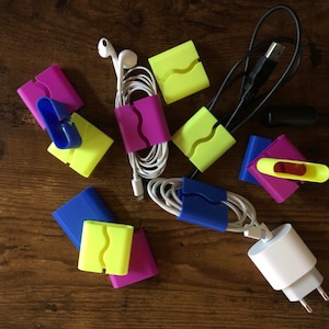 Cable organizer in a set of 4