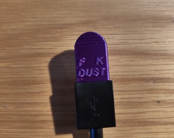 USB Dust Cover: Say goodbye to dust with „F**k Dust!“