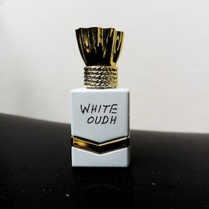 White Oud Attar, Aceite de Perfume Natural, Oud Suave Moderno, Duradero, Sin Alcohol, Vegano y Libre de Crueldad, de Ottochem Perfumes