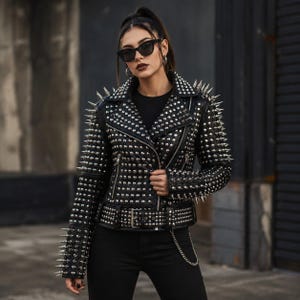 Veste en cuir cloutée pour femme, manteau de motard punk à pointes en cuir de vachette véritable, veste de moto gothique