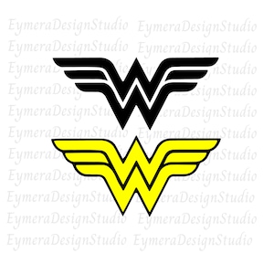 Może przedstawiać: Dwa logo Wonder Woman, jedno czarne, a drugie żółte, z białym obramowaniem. Logotypy są w klasycznym stylu z podwójnym skrzydłem.