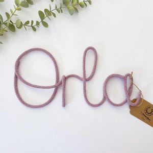 Letrero de cuerda de alambre personalizado con nombre y palabra / Decoración de guardería / Regalo personalizado para bebé / Letreros de cuerda / Decoración para niños / Regalos para niños / Arte de pared de punto