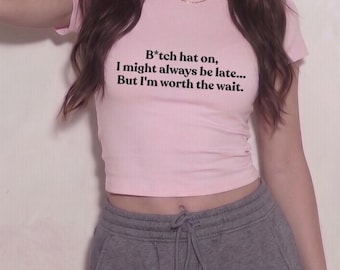Zickig ich bin vielleicht spät Baby T-Shirt, es lohnt sich zu warten, Crop Top, Retro Y2K Minimalist T-Shirt, trendiges Shirt, ästhetisches sarkastisches Bratty T-Shirt, Frühling 2026