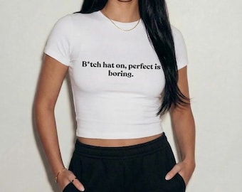 Perfekt ist Langweilig Crop Top | Frauen Baby Tee