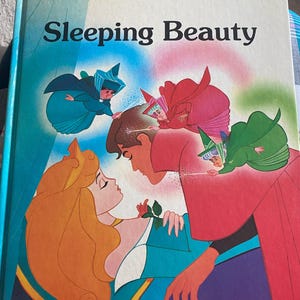 1986 Walt Disney&#39;s Sleeping Beauty Book
