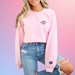 Sudadera bordada con temática de libros para amantes de los libros, idea de regalo para lectores, suéter de lectura de cuello redondo de Booktok para ella, artículos con temática de libros inspirados en Swift