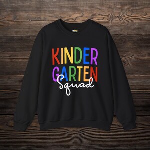 Kindergarten Squad Sweatshirt Regenbogen Lehrer Rundhalsausschnitt Zurück in der Schule Lehrer Geschenk Lehrer Team Herbst Outfit