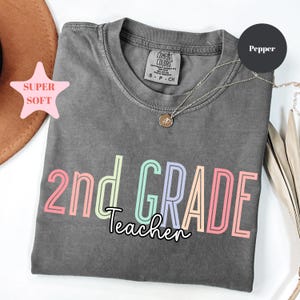 Comfort Colors® Zweite Klasse Lehrer Shirt, 2. Klasse Lehrer Shirt, 2. Klasse T-Shirt, Zweite Klasse TShirt, Grundschule, Lehr-T-Shirt