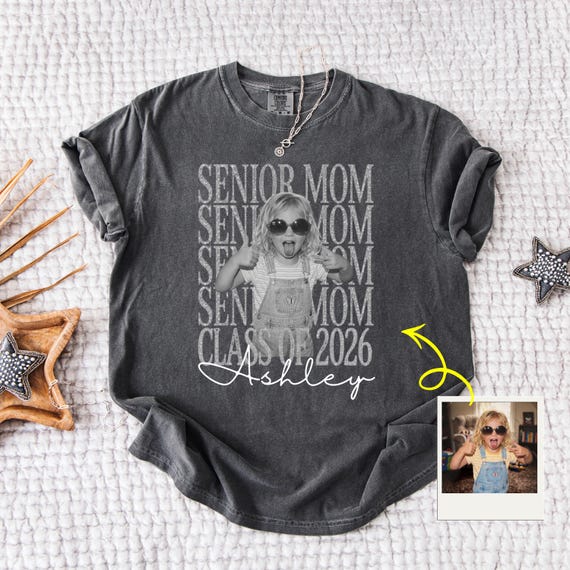Custom Senior Mom 2026 Vintage Photo Shirt, Custom Photo Class of 2026 Family Shirts, Personalized Senior Mom Graduation T-shirt