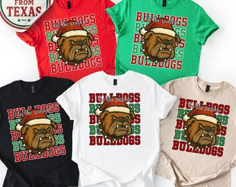 Maglietta natalizia dei Bulldogs, maglietta con il nome della squadra scolastica per Natale, maglietta con la mascotte della scuola e il cappello di Babbo Natale, Natale al liceo, maglietta della squadra di football
