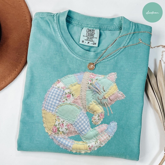 Comfort Colors® Faux Patchwork Cat Shirt Floral Graphic Tee Vintage Aesthetic Kitten Top Cottagecore Patchwork Shirt Gift for Cat Mom
