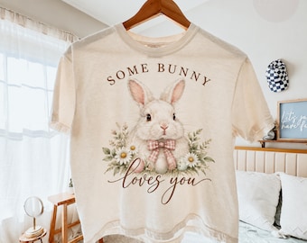 Camiseta retro de conejito de Pascua Comfort Colors®, camiseta de conejito de Pascua para mujer, "Algún conejito te quiere", regalo de feliz día de Pascua