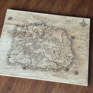 Carte fantastique gravée au laser