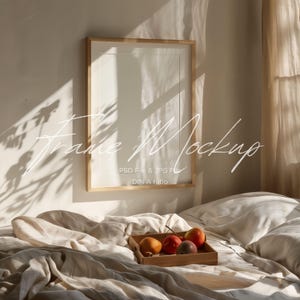 Mockup mit Blumen, Schlafzimmer Rahmen Mockup, Wand Kunst Rahmen Mockup, Poster Mockup, Innen Mockup, Boho, Modern, PSD, Smart Objekt