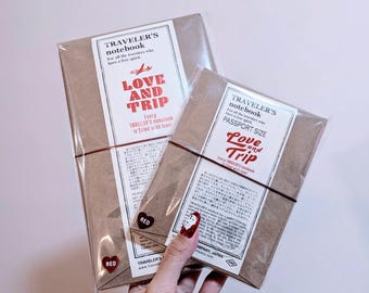 【新品】トラベラーズノート Rサイズ &ペンホルダーLOVE AND TRIP Pen Holder LOVE AND TRIP / ペンホルダー | TRAVELER'S COMPANY