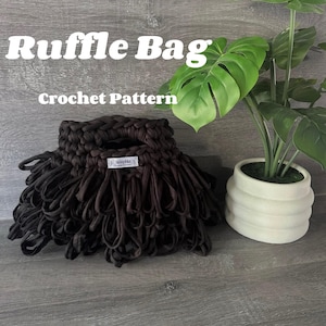 Crochet ruffle bag pattern - beginner friendly