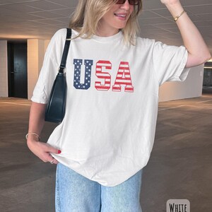 Vintage USA Flag Shirt, Patriotic Americana Tee, Comfort Colors Unisex T-Shirt Vit