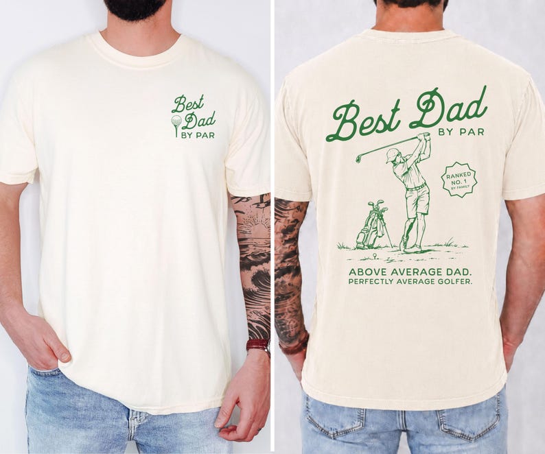 Puede incluir: Camiseta color crema con el texto "Best Dad by Par" y un gr&aacute;fico de pelota de golf en la parte delantera. La parte trasera presenta una ilustraci&oacute;n con tem&aacute;tica de golf y el texto "Best Dad by Par".