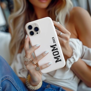 Funda de teléfono mamá personalizada iphone 13, funda de teléfono de mamá personalizada para iPhone 14, 15 Pro Max, Samsung Galaxy S22 Ultra,Pixel 7, mamá Varsity