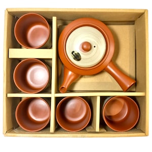 UTSUWA NO YAKATA The Art of Tableware Tea Set made in Japan New Open Box, No Lid. Fast shipping with tracking. Thank you