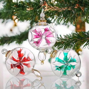 Hand-Blown Glass Christmas Ornament: Detailed Holiday Decor