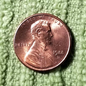 Moneda de un centavo de EE. UU. 1988 D Denver Memorial y Lincoln Cent. (Doble troquel y error en la palabra Trust).
