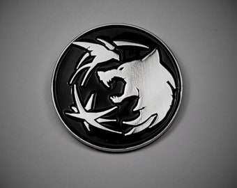 Distintivo de lapela de Witcher - lobo metálico, andorinha, símbolo de estrela - presente de fã de Witcher