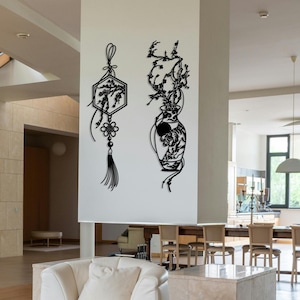 Metalowa dekoracja ścienna Ikebana – minimalistyczny japoński wazon z kwiatami i amuletem – zestaw 2 sztuk