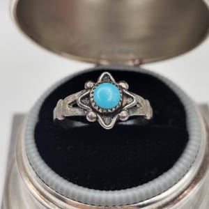 Anillo vintage navajo de plata de ley con turquesa