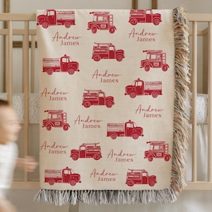 Spersonalizowany kocyk dla dziecka z motywem wozu strażackiego, prezent na baby shower, dekoracja pokoju dziecięcego z motywem wozu strażackiego, spersonalizowany kocyk z imieniem w kształcie wozu strażackiego
