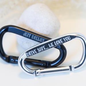 Engraved Carabiner Keychain Personalized Keychain Gift Anniversary Gift Graduation Gift Wedding Gift Custom Gift for Dad Fathers Day Gift