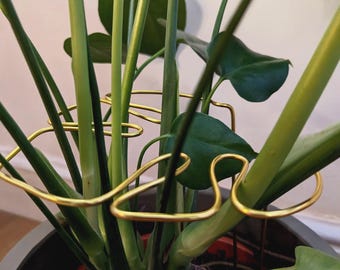 Soporte para plantas con forma de monstera / Accesorios coloridos para plantas / Maximalista / Decoración que estimula la dopamina / Regalo para amantes de las plantas / Alternativa a los enrejados para plantas