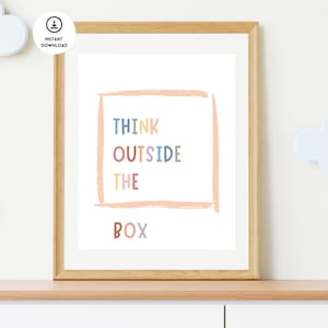 Könnte beinhalten: Ein druckbarer Wandkunstdruck mit einer pfirsichfarbenen Box und dem Text "Think Outside The Box" in bunten Buchstaben.