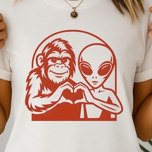 Pie Grande y extraterrestre PNG: Diseño de sublimación de camisetas, descarga digital