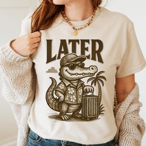 Später Gator PNG, sarkastischer PNG, lustiger Alligator PNG, später Alligator, Florida Gators Png, Bis später Alligator, Strand Png, Kreuzfahrt Png, Tasse