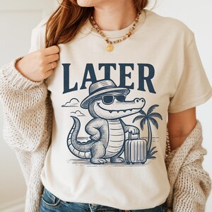 Später Gator PNG, sarkastischer PNG, lustiger Alligator PNG, später Alligator, Florida Gators Png, Bis später Alligator, Strand Png, Kreuzfahrt Png, Tasse