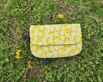 Bright Yellow White Flowers Spring Clutch Wristlet // Perfect for Spring, Summer and everyday // With detachable Keychain