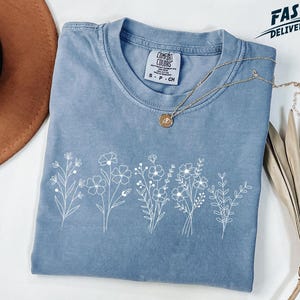 Comfort Colors Wildflower Shirt, Floral Cottagecore Shirt, Botanical Shirt, Flower Shirt, Nature Shirt, Wildflower Tshirt,Wild Flower Shirt immagine 1