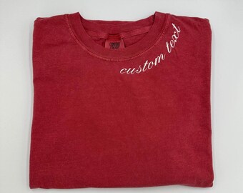 Camiseta con texto personalizado bordado / Camiseta bordada personalizada / Camiseta bordada con colores cómodos / Camiseta de regalo para mamá / Regalo para Halloween