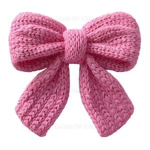 Pode incluir: Um laço grande de malha rosa com uma aparência texturizada. O laço é feito de fio grosso e tem uma forma clássica com duas voltas e duas fitas. O fundo é branco.