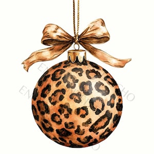 Può includere: Una palla di Natale ad acquerello con un motivo leopardato. L'ornamento è una sfera con macchie marroni e nere, sormontata da un cappuccio dorato e un fiocco marrone. È appeso a un filo d'oro.