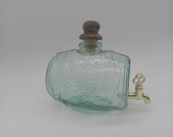 Vintage Thick Glass Wine Barrell Shapped Bottle with Working Tap