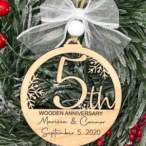 Adorno navideño de madera personalizado para el 5.º aniversario, regalo tradicional de aniversario de bodas para esposo o esposa, regalo para 5 años de matrimonio.