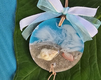 Adorno navideño playero hecho a mano – Adorno de resina con arena y conchas marinas auténticas de Florida / Decoración navideña costera, regalo para amantes del océano