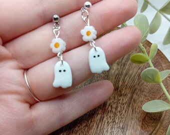 floral ghost earrings/polymer clay/spooky jewellery/halloween/fun jewellery/daisy earrings